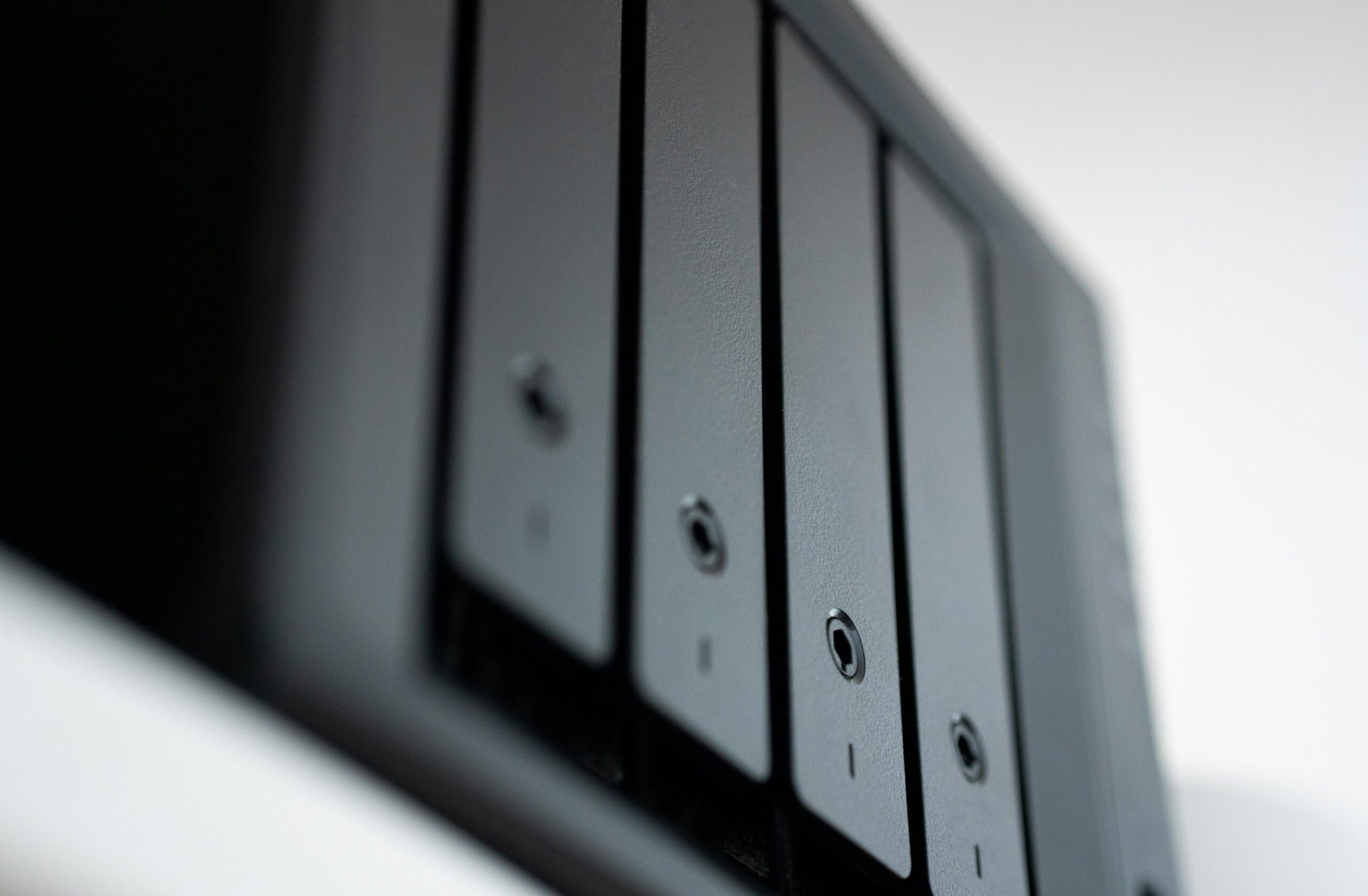 Ícone de nuvem com seta indicando backup de dados.