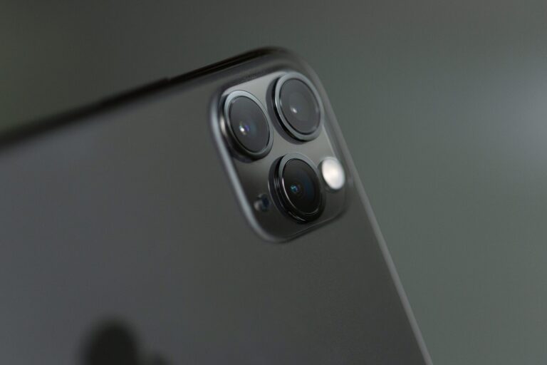 Foto de produto em movimento capturada com sucesso usando a câmera de um celular.