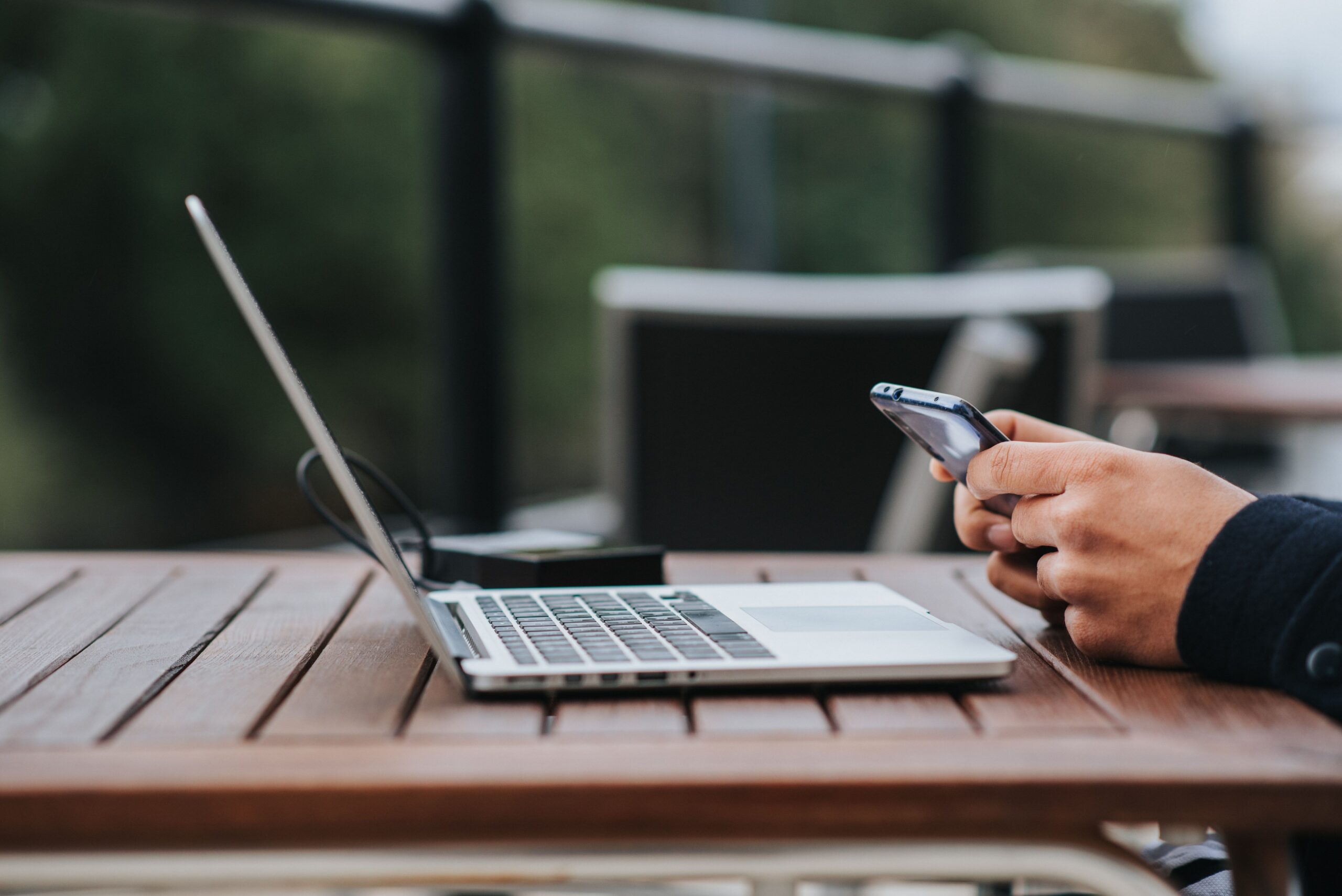 Profissional usando celular como Hotspot Móvel em Itaitinga