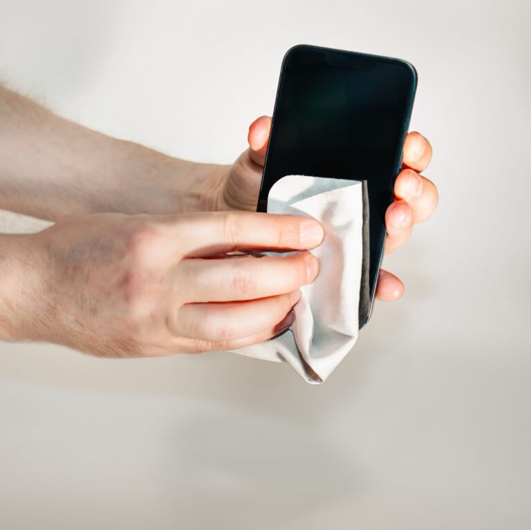 Tela de celular mostrando a configuração de mensagens temporárias para limpeza do chat.